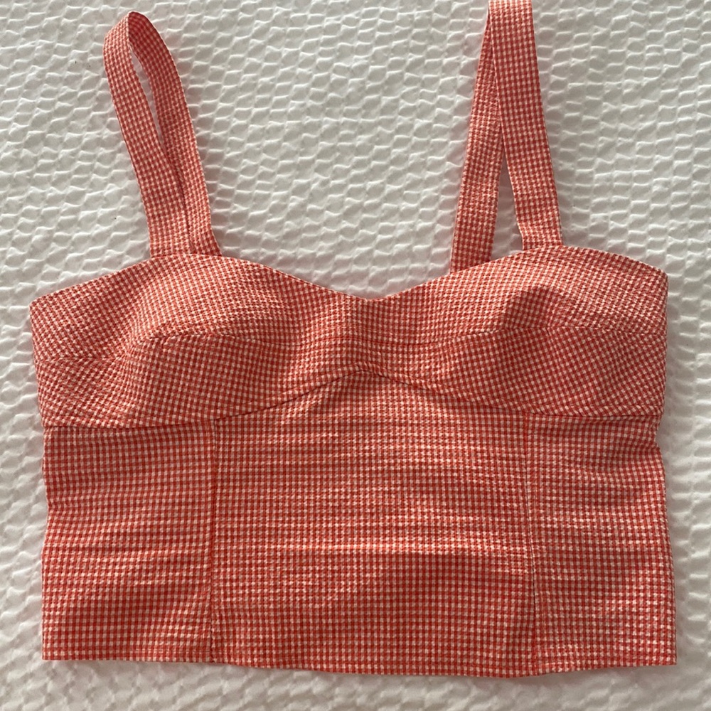 Very nice top with zipper on the side